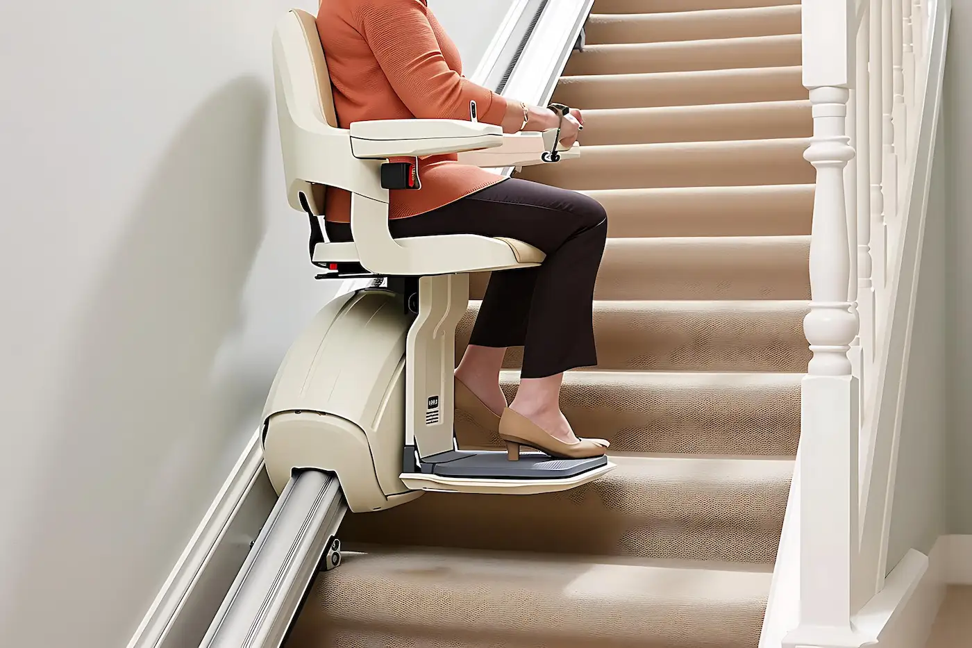Silla salvaescaleras recta instalada en una escalera de un solo tramo en Majadahonda